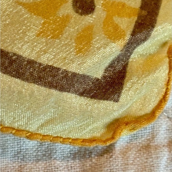 🐝Bee-themed Square Scarf - very unique & RARE🐝 - Picture 3 of 7